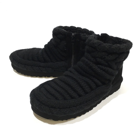 UGG CLASSIC MINI CHUNKY CABLE KNIT BOOTS -BLACK - WOMEN’S US 8 -NEW - Picture 4 of 9